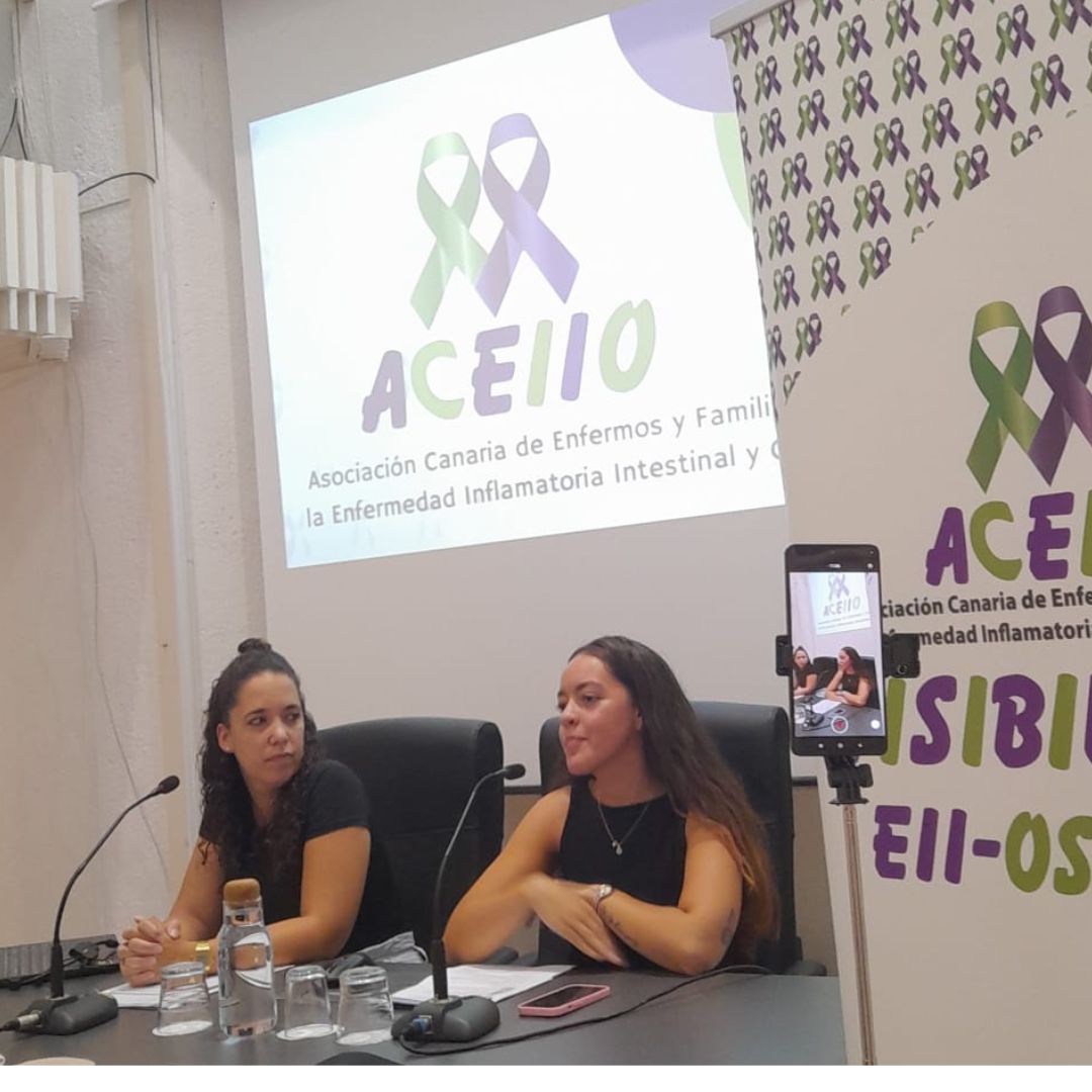 Conferencia «Lo invisible también existe: vivir con Enfermedad Inflamatoria Intestinal y Ostomías», impartida por miembros de la Asociación Canaria de Enfermos y Familiares de la EII y Ostomía (16 de octubre, 2025)
