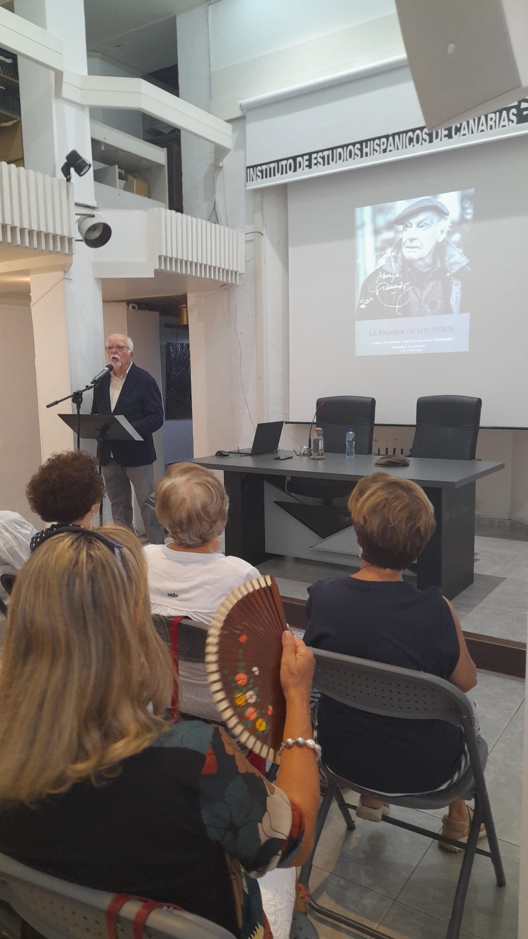 Conferencia «La palabra de los otros», por José Javier Hernández, profesor y escritor. Reflexión sobre la influencia de voces ajenas en la creación literaria y en los procesos de construcción narrativa (03/09/2025)