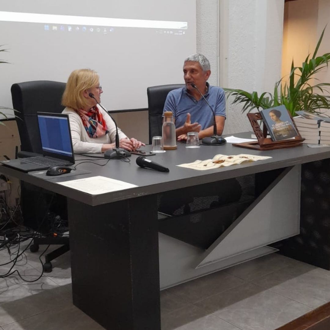 Presentación del libro «El lenguaje de los olores», de Marta Koplavoski (14/01/2026)